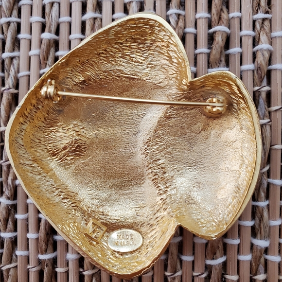 BOLD! Vogue Les Bernard Pin Brooch 1980s Gold Tone Fish w/Green Eye. Made in USA - Picture 3 of 7